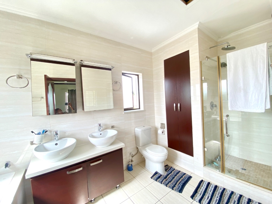 2 Bedroom Property for Sale in Blue Hills Gauteng