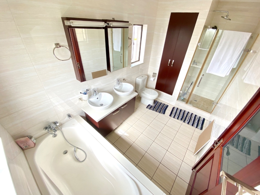 2 Bedroom Property for Sale in Blue Hills Gauteng