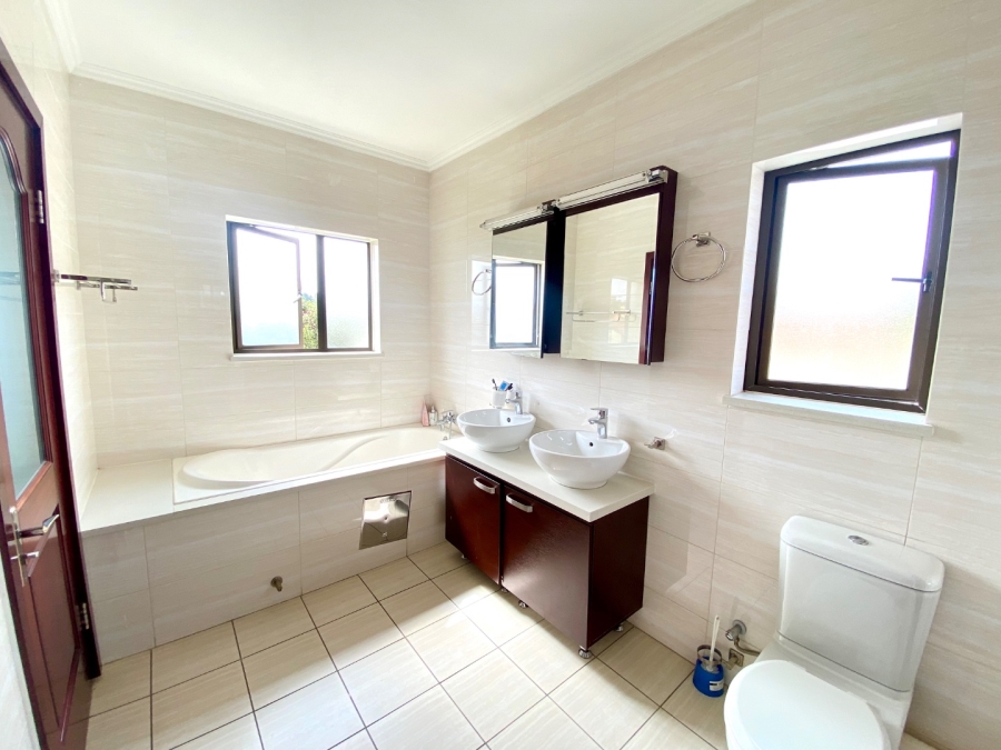 2 Bedroom Property for Sale in Blue Hills Gauteng