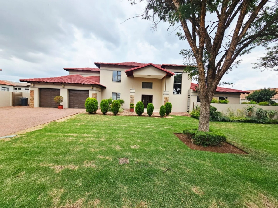 6 Bedroom Property for Sale in Monavoni Gauteng