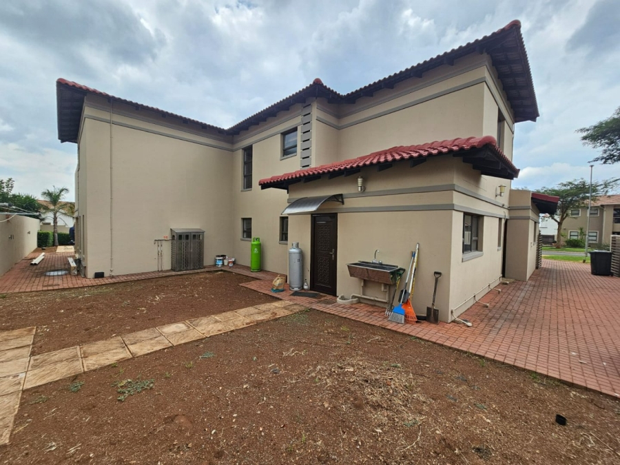 6 Bedroom Property for Sale in Monavoni Gauteng