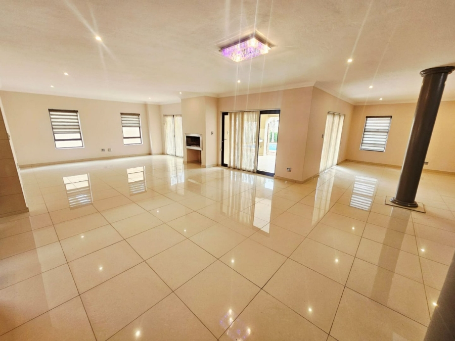 6 Bedroom Property for Sale in Monavoni Gauteng