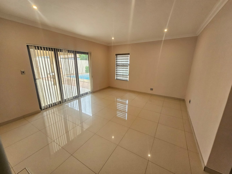 6 Bedroom Property for Sale in Monavoni Gauteng