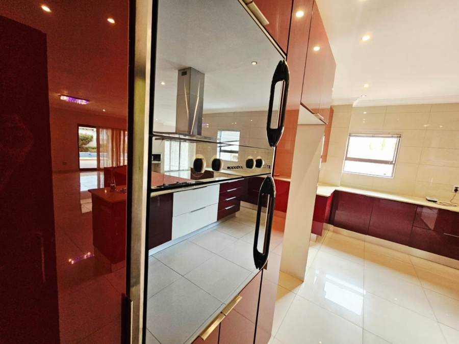 6 Bedroom Property for Sale in Monavoni Gauteng