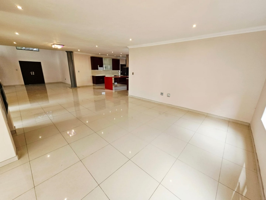 6 Bedroom Property for Sale in Monavoni Gauteng