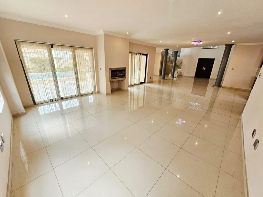 6 Bedroom Property for Sale in Monavoni Gauteng