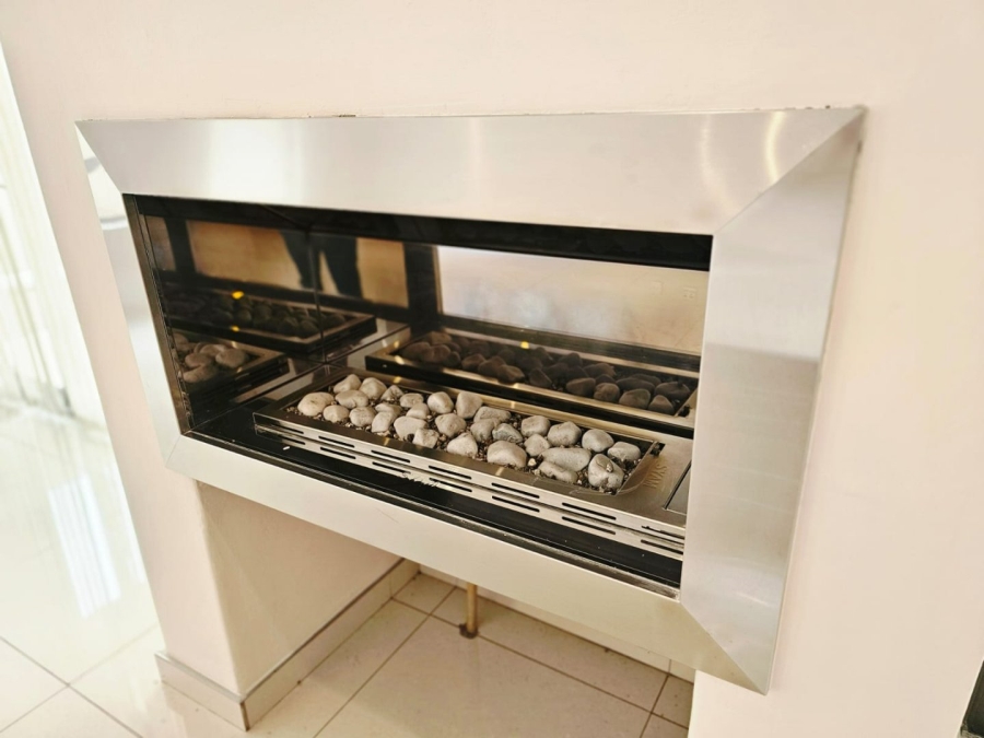 6 Bedroom Property for Sale in Monavoni Gauteng