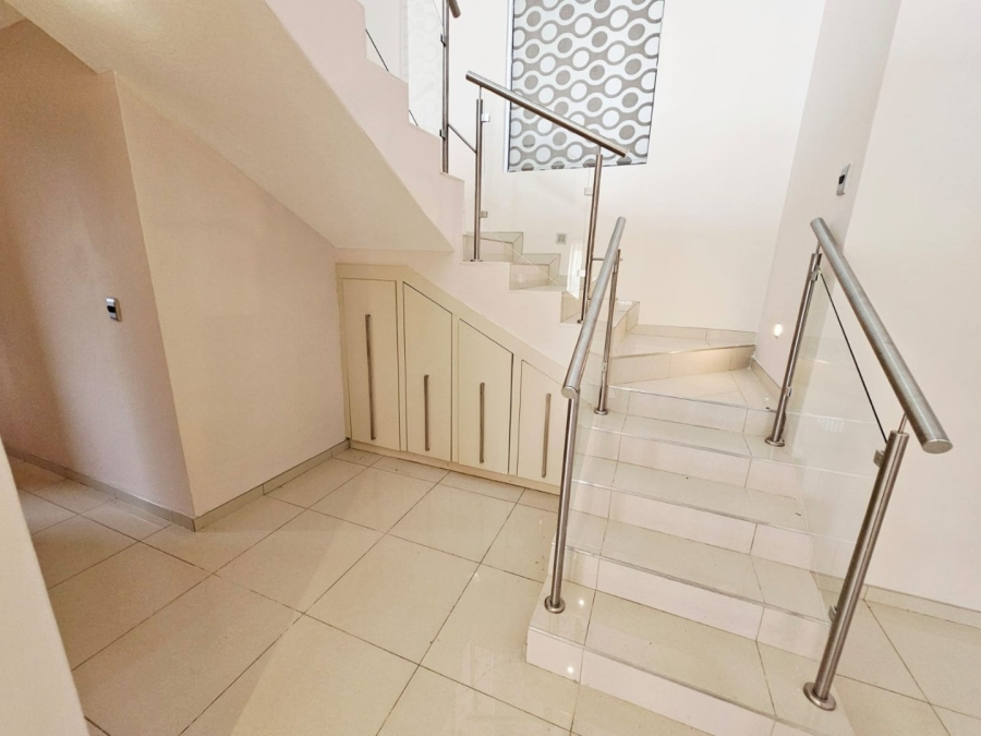 6 Bedroom Property for Sale in Monavoni Gauteng