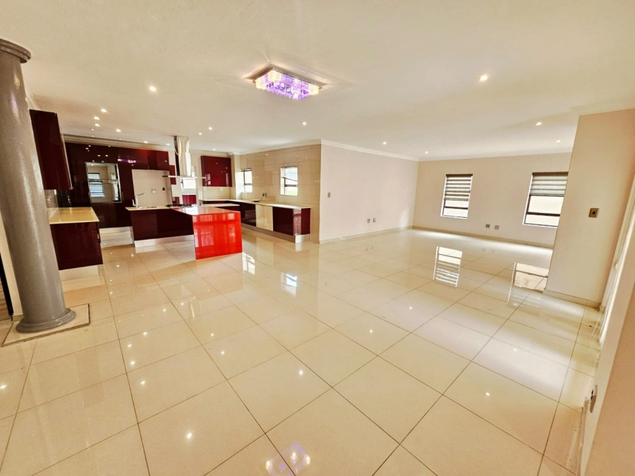 6 Bedroom Property for Sale in Monavoni Gauteng