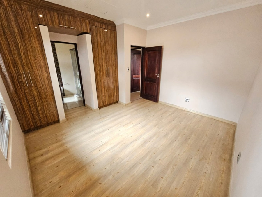 6 Bedroom Property for Sale in Monavoni Gauteng