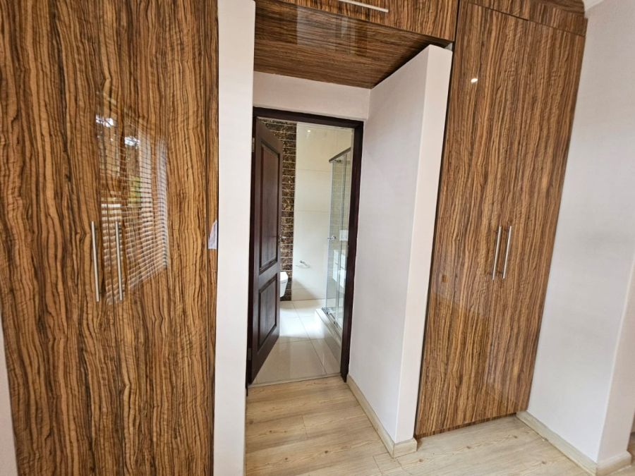 6 Bedroom Property for Sale in Monavoni Gauteng