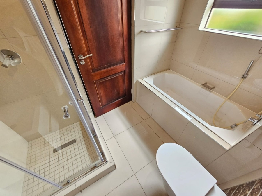 6 Bedroom Property for Sale in Monavoni Gauteng