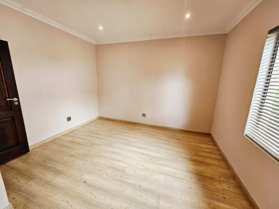 6 Bedroom Property for Sale in Monavoni Gauteng