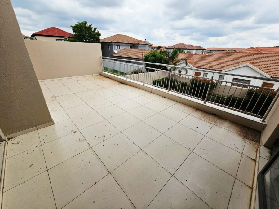 6 Bedroom Property for Sale in Monavoni Gauteng