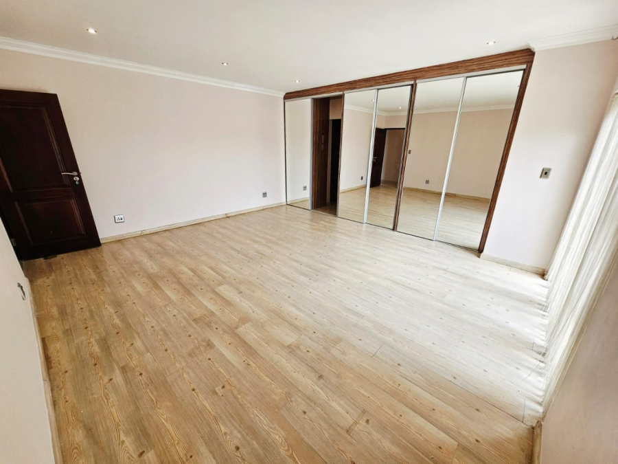6 Bedroom Property for Sale in Monavoni Gauteng