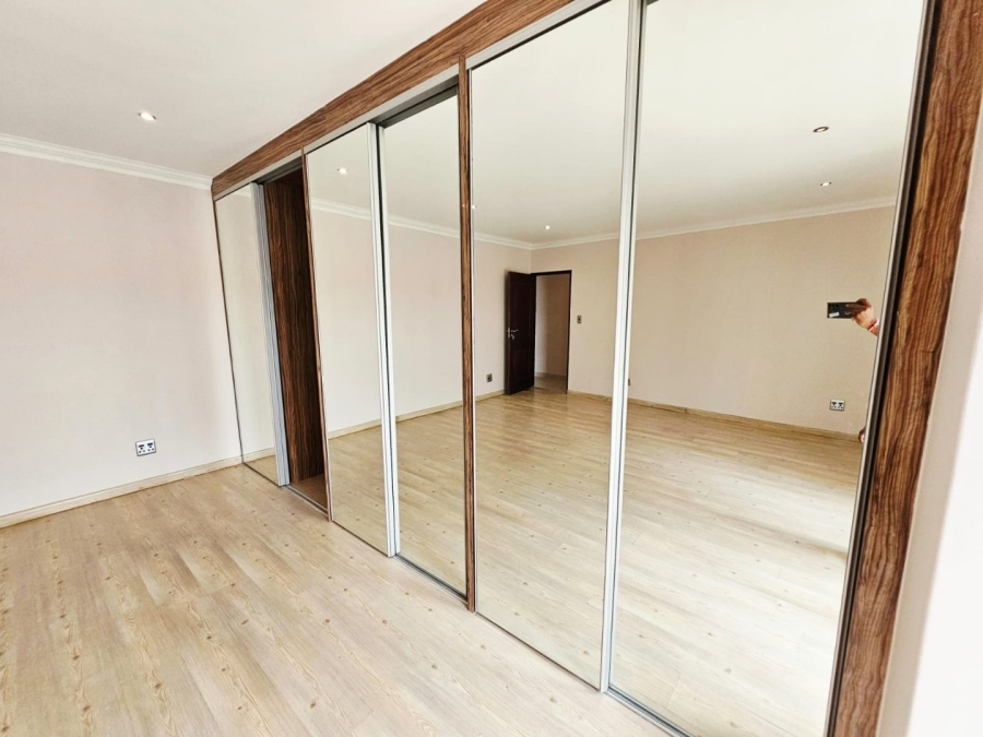 6 Bedroom Property for Sale in Monavoni Gauteng