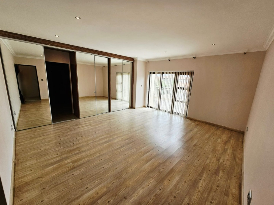 6 Bedroom Property for Sale in Monavoni Gauteng