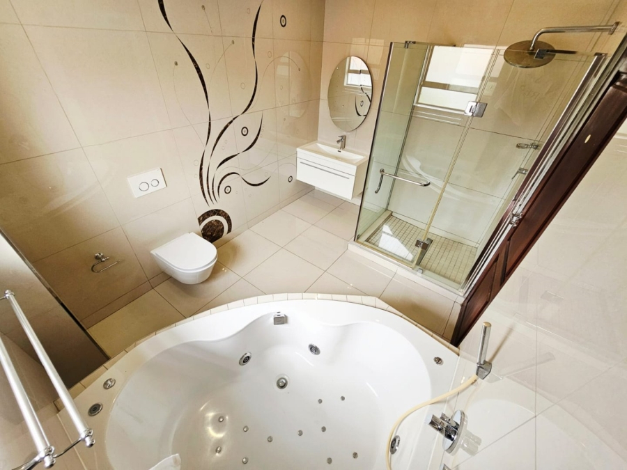 6 Bedroom Property for Sale in Monavoni Gauteng