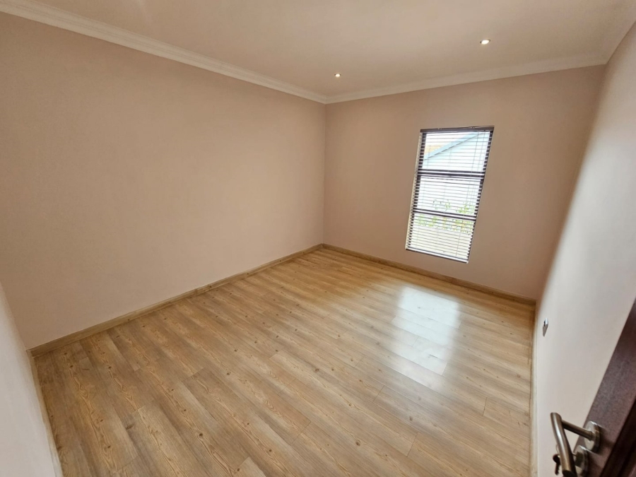 6 Bedroom Property for Sale in Monavoni Gauteng