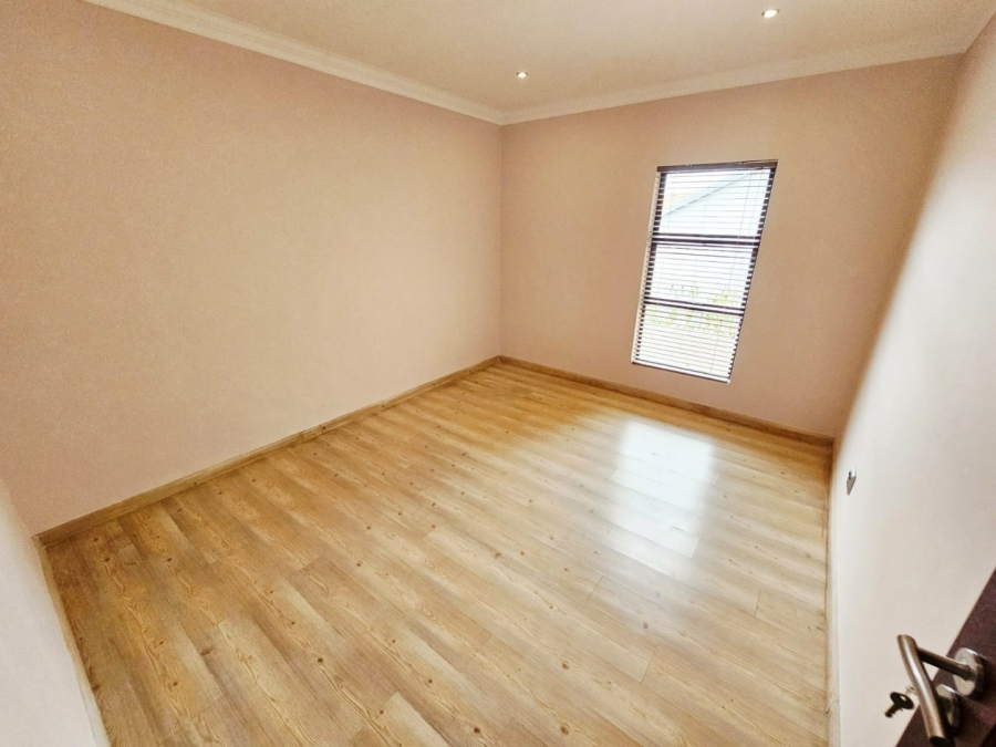 6 Bedroom Property for Sale in Monavoni Gauteng