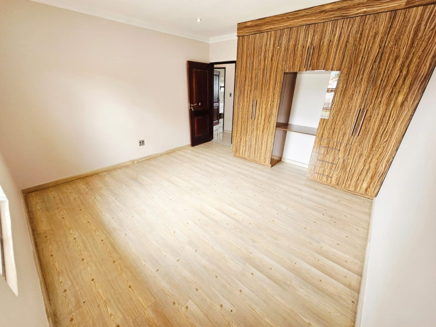 6 Bedroom Property for Sale in Monavoni Gauteng