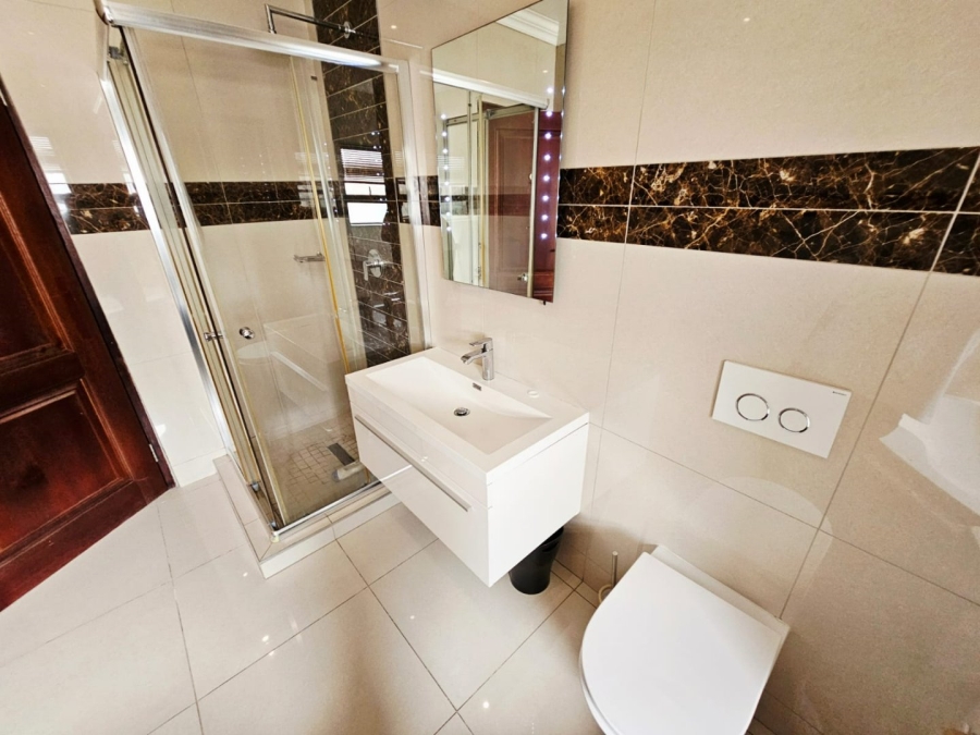 6 Bedroom Property for Sale in Monavoni Gauteng