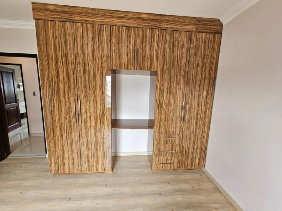 6 Bedroom Property for Sale in Monavoni Gauteng