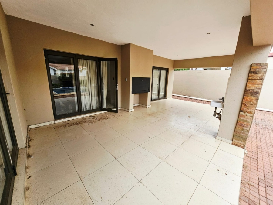 6 Bedroom Property for Sale in Monavoni Gauteng