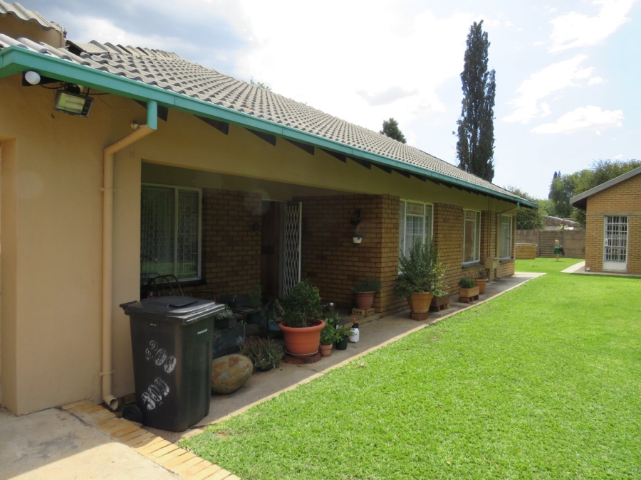 4 Bedroom Property for Sale in Mountain View Gauteng