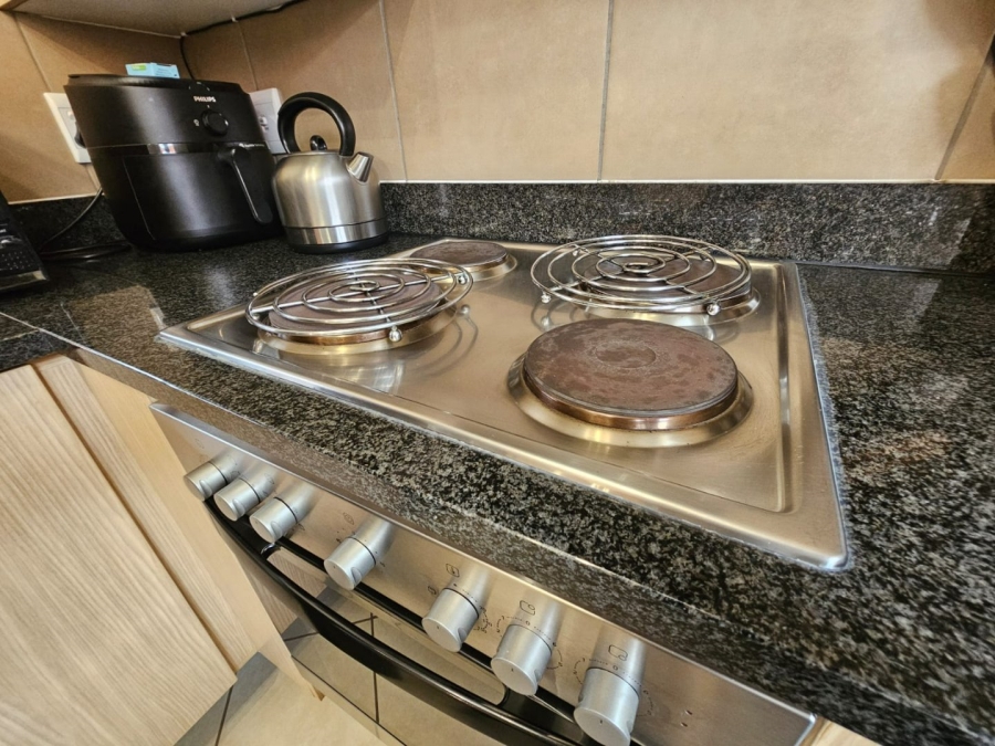 2 Bedroom Property for Sale in Monavoni Gauteng