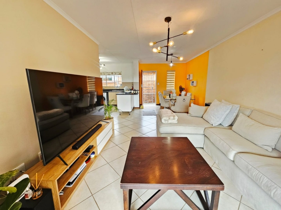 2 Bedroom Property for Sale in Monavoni Gauteng