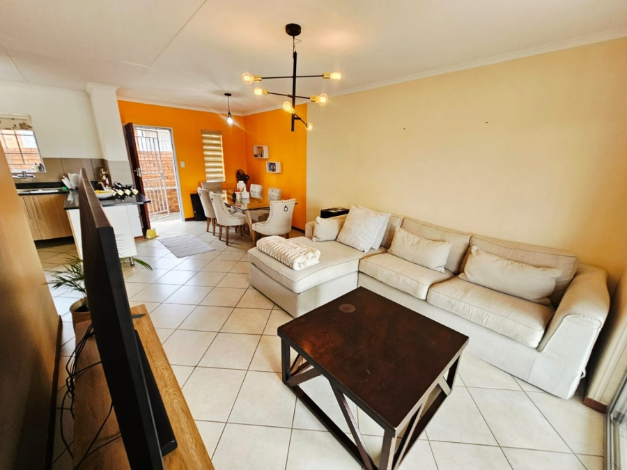 2 Bedroom Property for Sale in Monavoni Gauteng