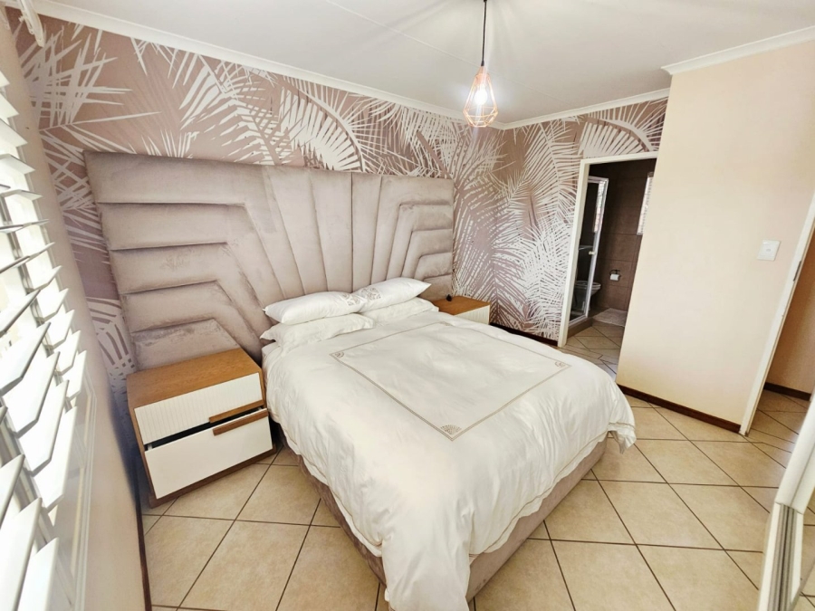 2 Bedroom Property for Sale in Monavoni Gauteng