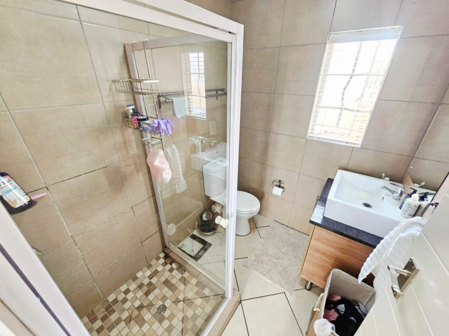 2 Bedroom Property for Sale in Monavoni Gauteng