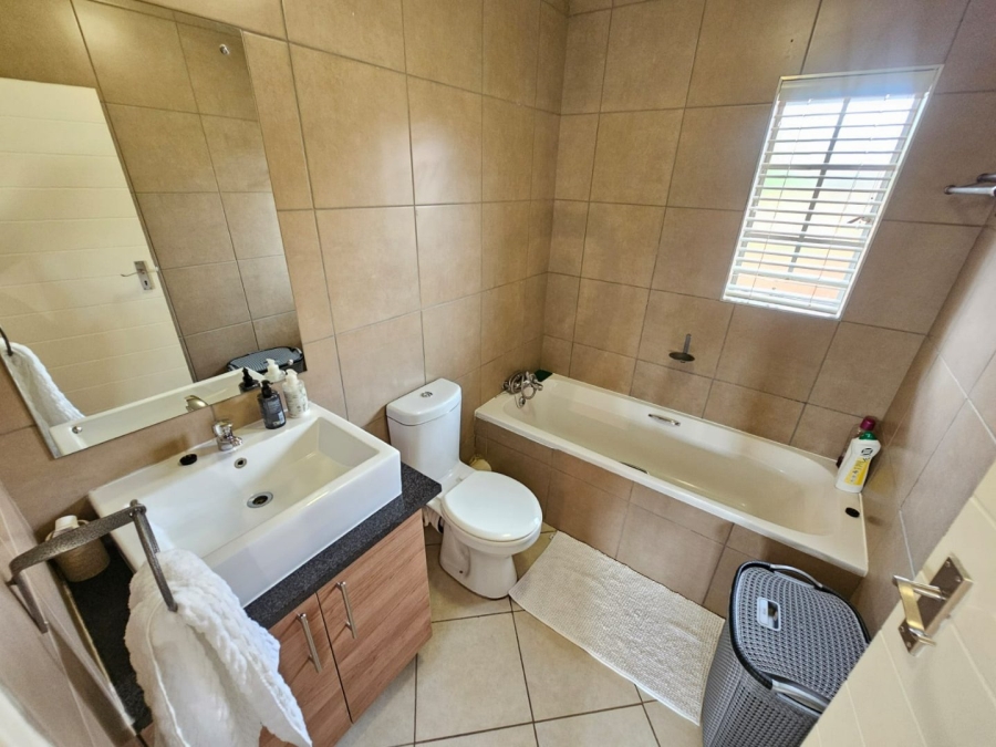 2 Bedroom Property for Sale in Monavoni Gauteng