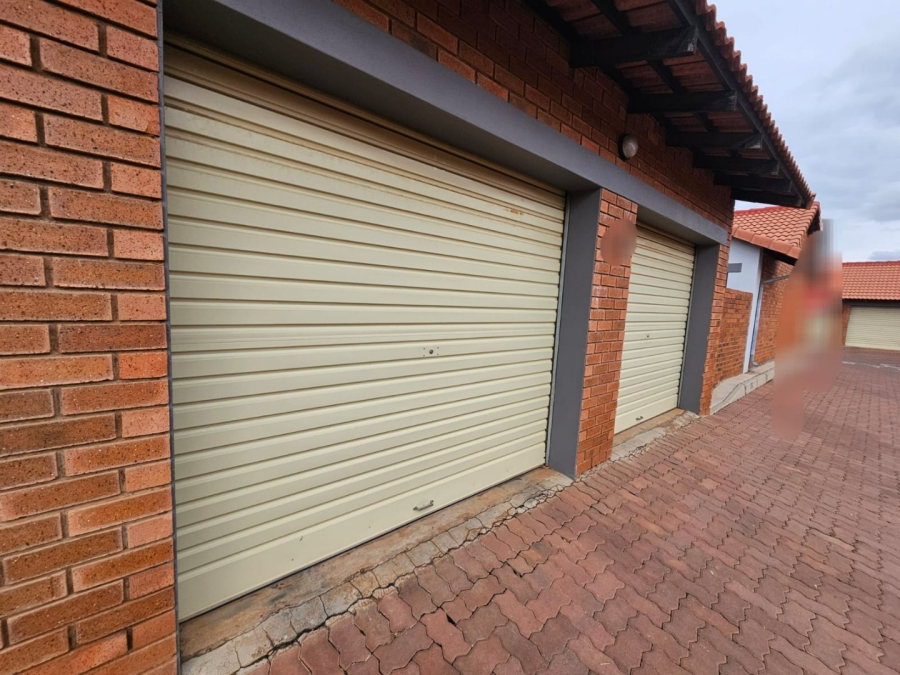 2 Bedroom Property for Sale in Monavoni Gauteng