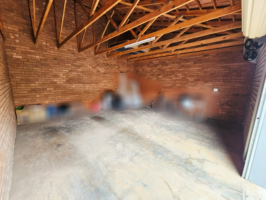 2 Bedroom Property for Sale in Monavoni Gauteng