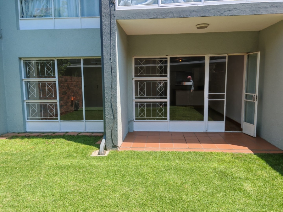 To Let 2 Bedroom Property for Rent in Linden Gauteng