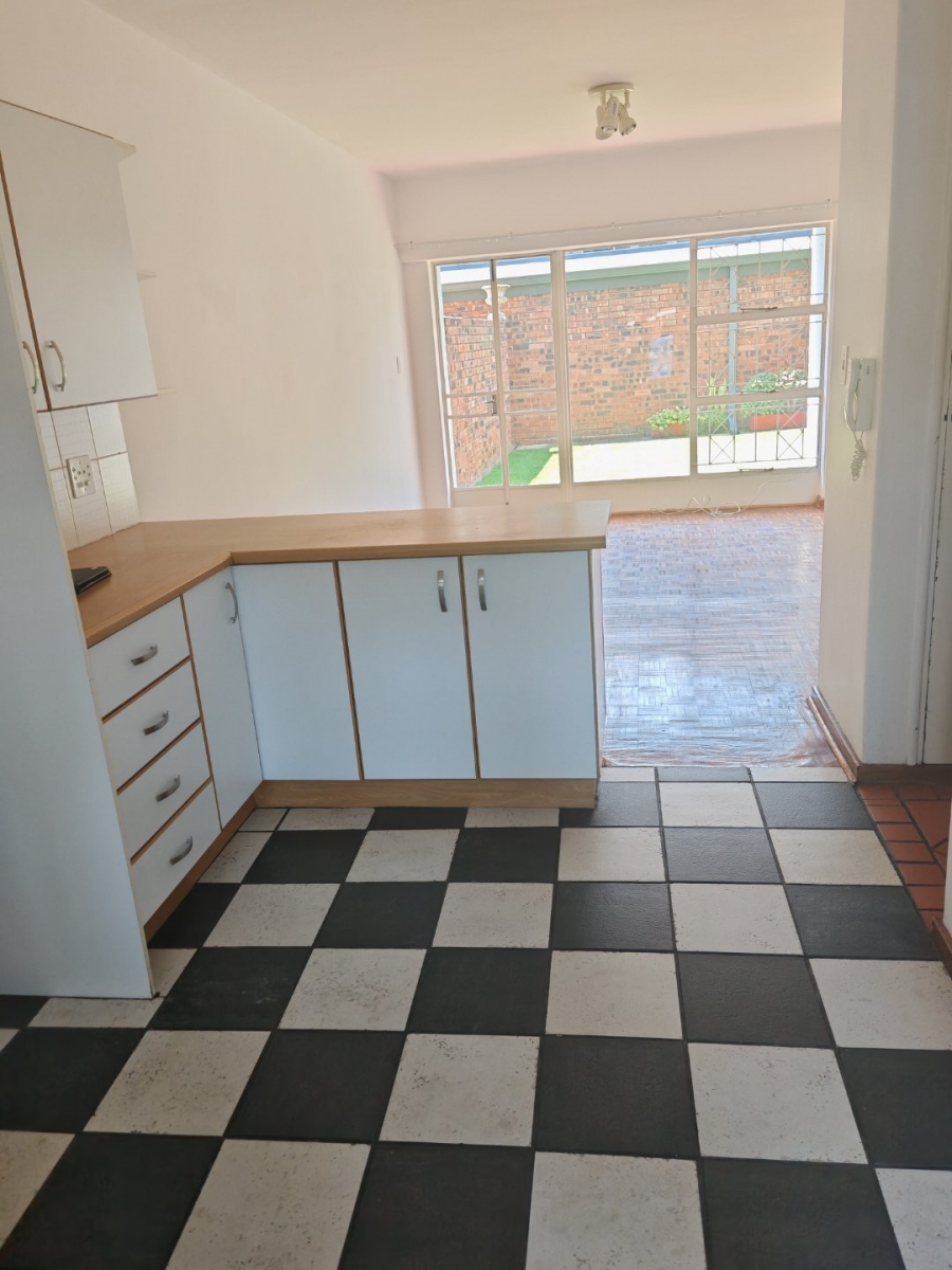 To Let 2 Bedroom Property for Rent in Linden Gauteng