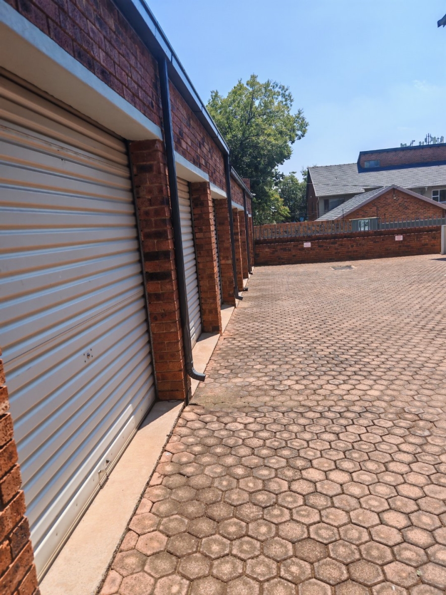 To Let 2 Bedroom Property for Rent in Linden Gauteng