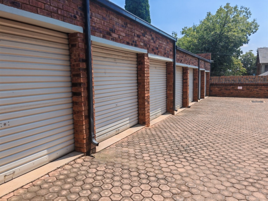 To Let 2 Bedroom Property for Rent in Linden Gauteng