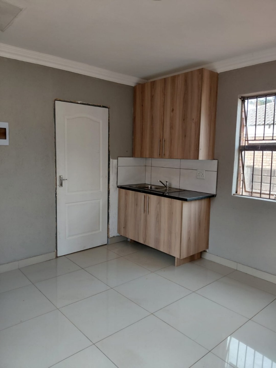 To Let 1 Bedroom Property for Rent in Chantelle Gauteng