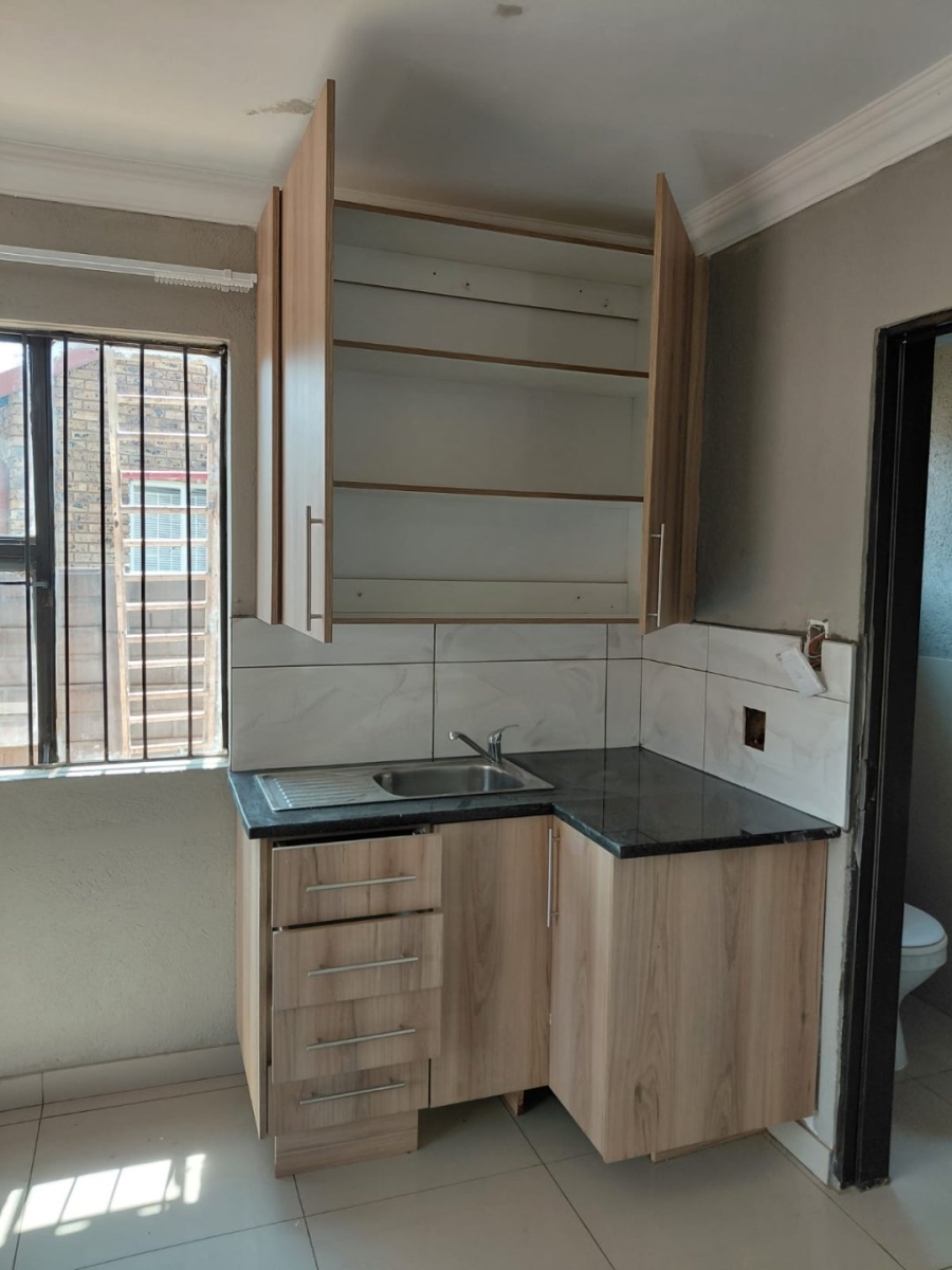 To Let 1 Bedroom Property for Rent in Chantelle Gauteng