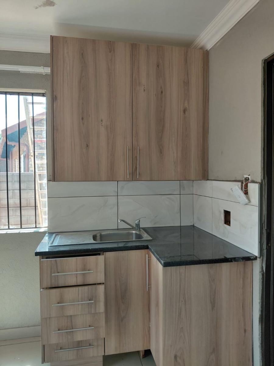 To Let 1 Bedroom Property for Rent in Chantelle Gauteng
