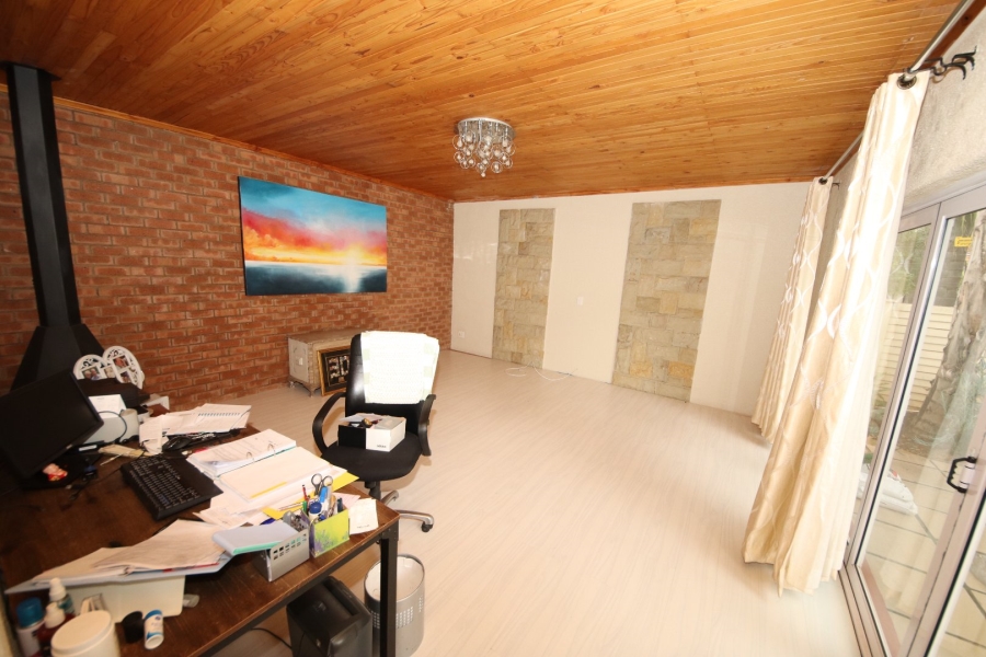 To Let 4 Bedroom Property for Rent in Edenvale Central Gauteng