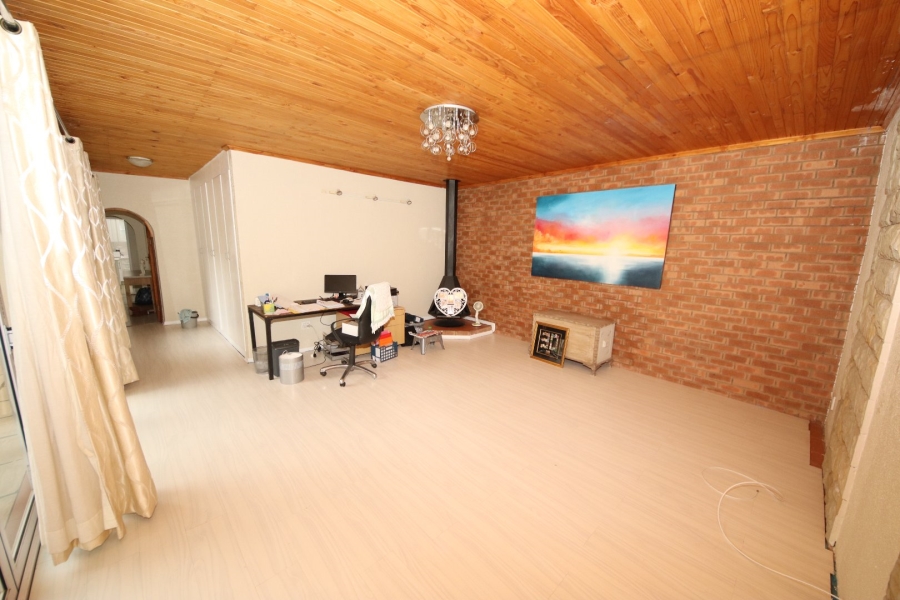 To Let 4 Bedroom Property for Rent in Edenvale Central Gauteng