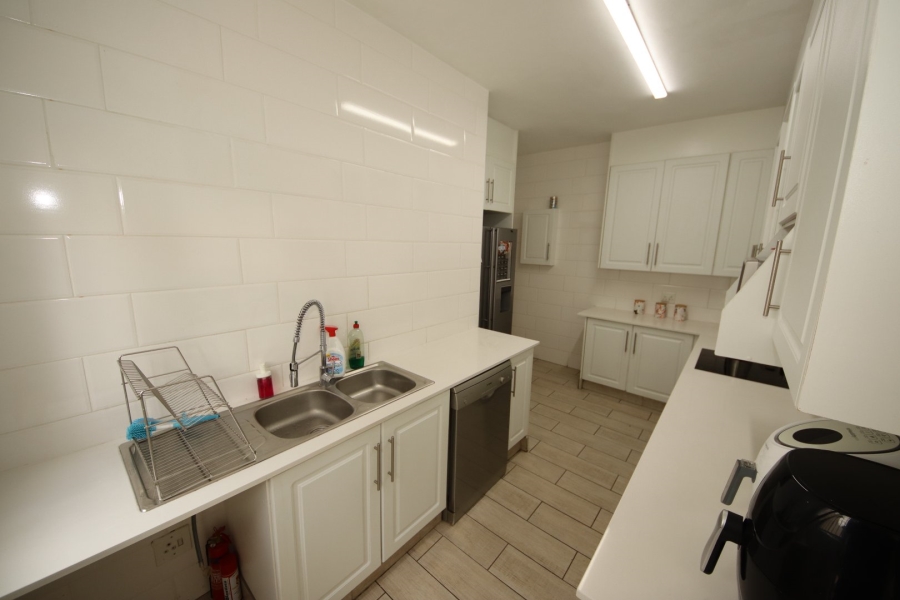 To Let 4 Bedroom Property for Rent in Edenvale Central Gauteng