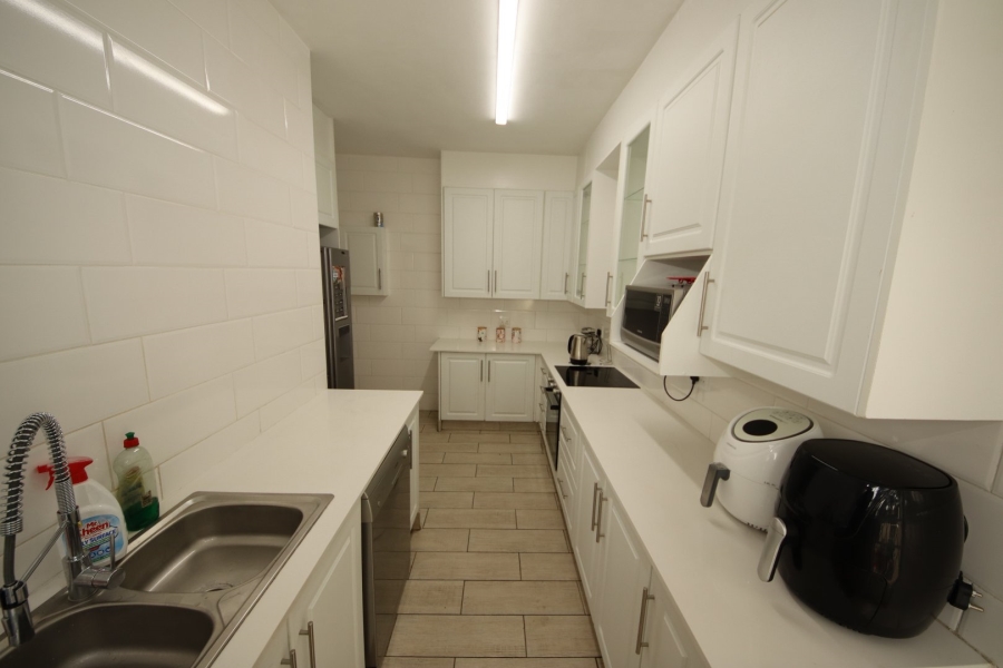 To Let 4 Bedroom Property for Rent in Edenvale Central Gauteng