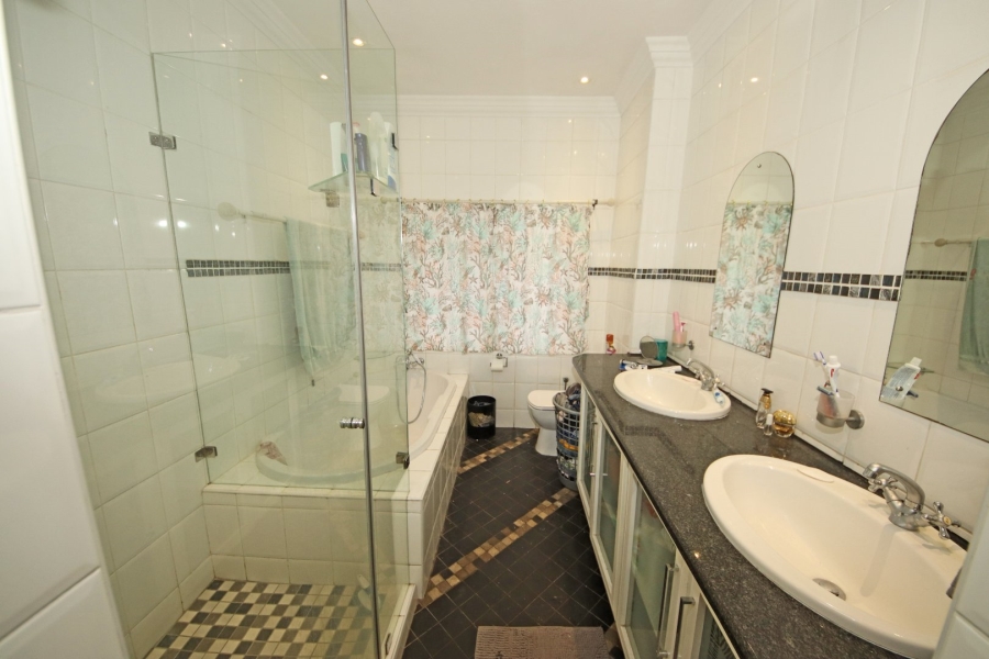 To Let 4 Bedroom Property for Rent in Edenvale Central Gauteng