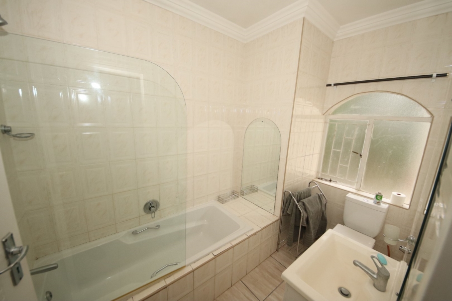 To Let 4 Bedroom Property for Rent in Edenvale Central Gauteng